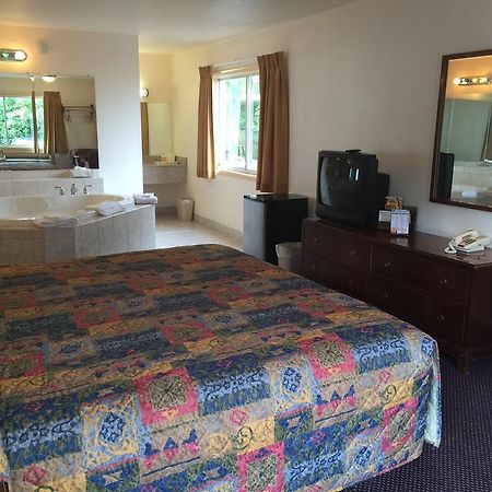 Belmont Inn And Suites Хамптън Екстериор снимка