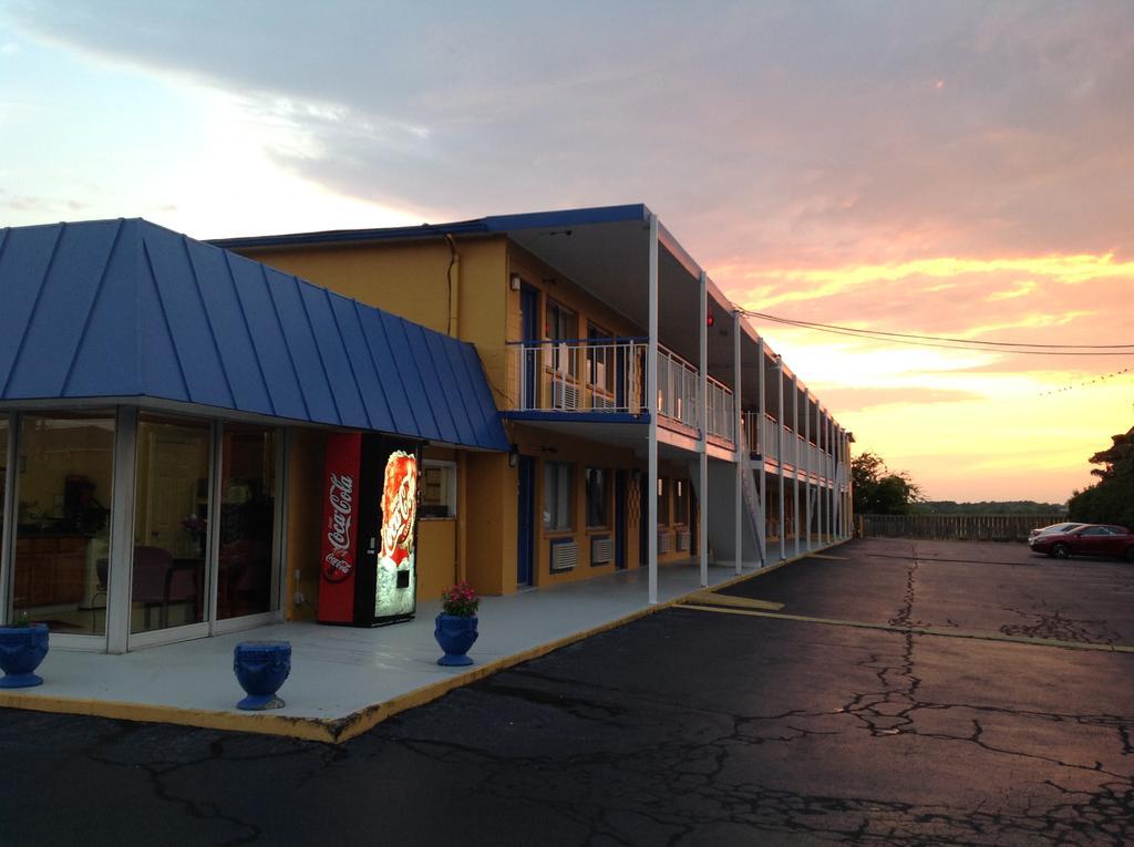 Belmont Inn And Suites Хамптън Екстериор снимка