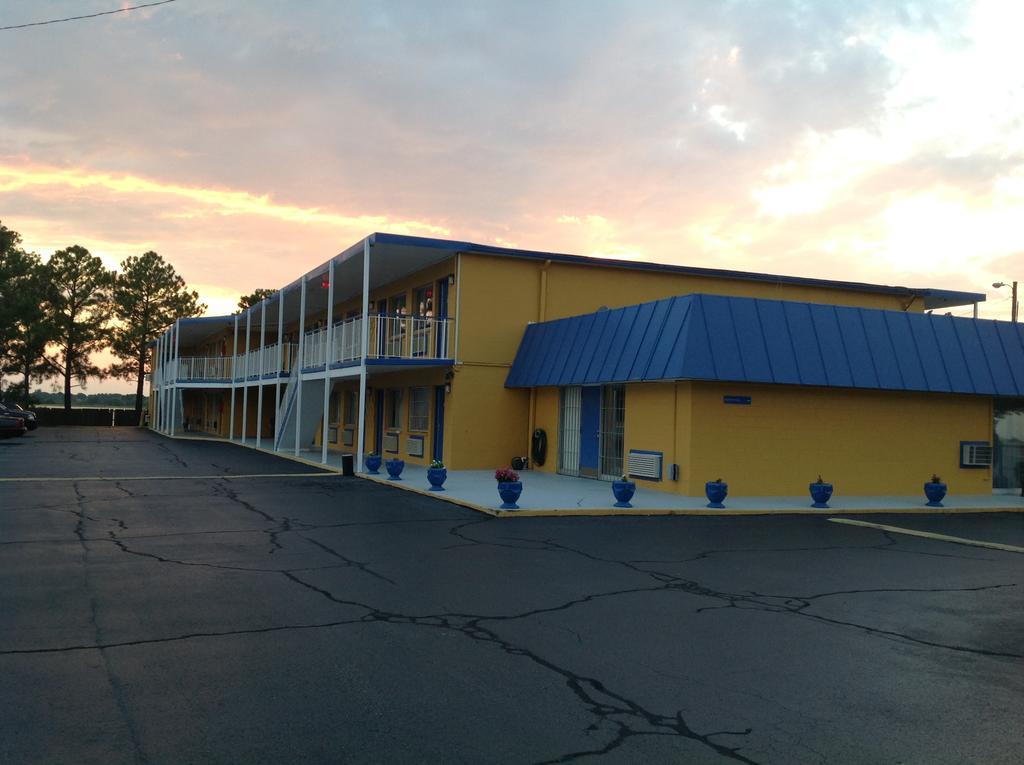 Belmont Inn And Suites Хамптън Екстериор снимка