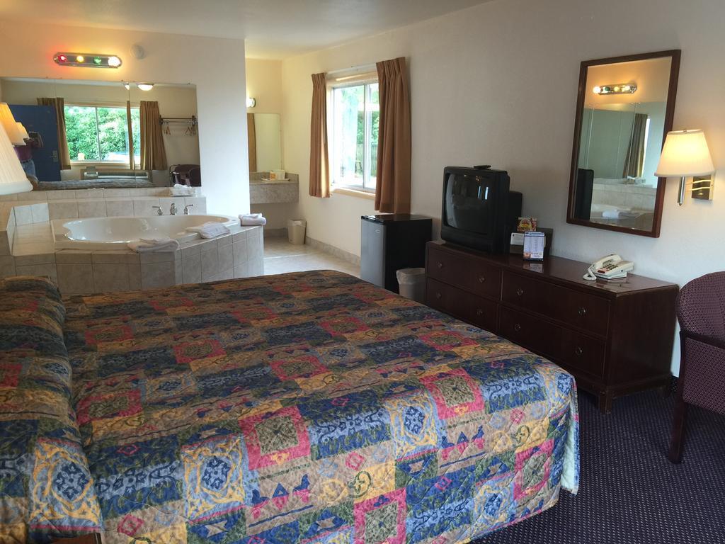 Belmont Inn And Suites Хамптън Екстериор снимка
