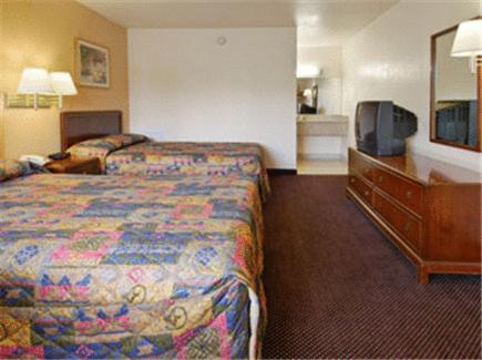 Belmont Inn And Suites Хамптън Стая снимка