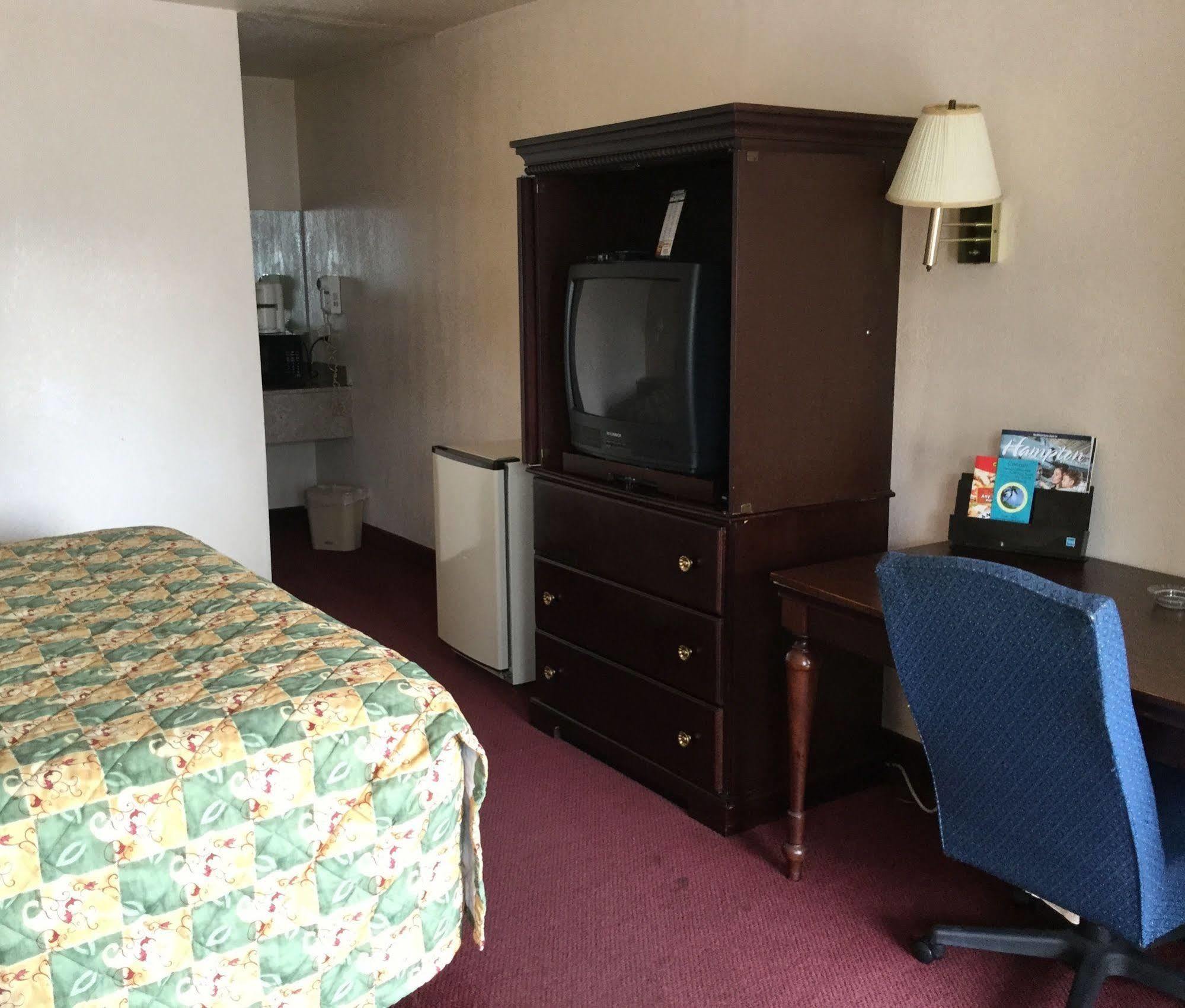 Belmont Inn And Suites Хамптън Екстериор снимка