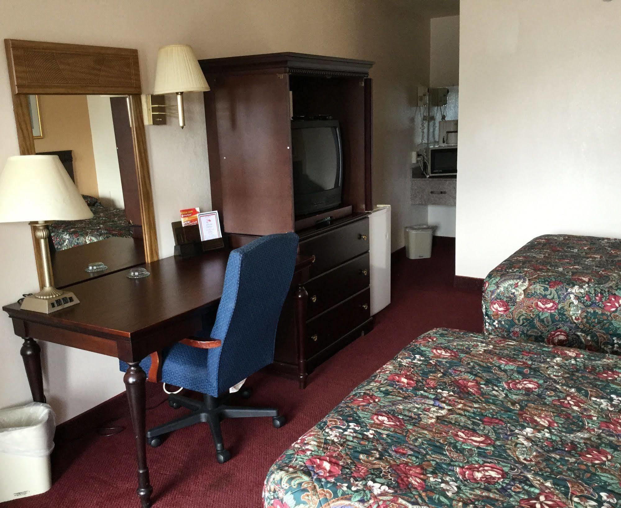 Belmont Inn And Suites Хамптън Екстериор снимка
